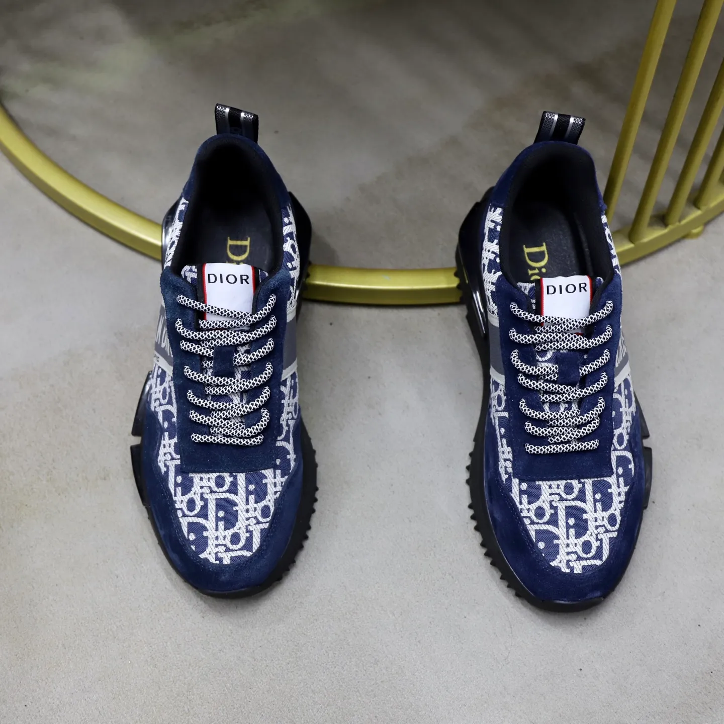 Ex-factory price: 442💰🙅‍♂️🙅‍♂️🙅‍♂️ Brand: Dior DIOR Standard code: 38-44 (45 customized) Grade: Same as the official website Material: Original cowhide material spliced with brand cloth Comfortable and breathable lining Lightweight and wear-resistant sports outsole Style category: Men's fashion casual shoes Running sports shoes Distinguished luxury brand elements Top luxury color: actual picture color